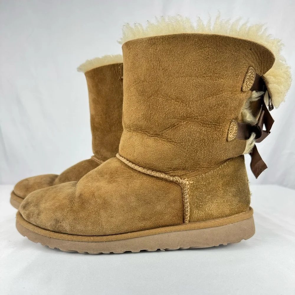 UGG Australia Bailey Bow in Chestnut